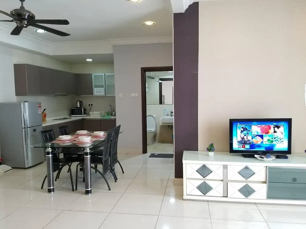 Regalia Suites With Infinity Pool Kl - By Staycation Homes Kuala Lumpur Homestay