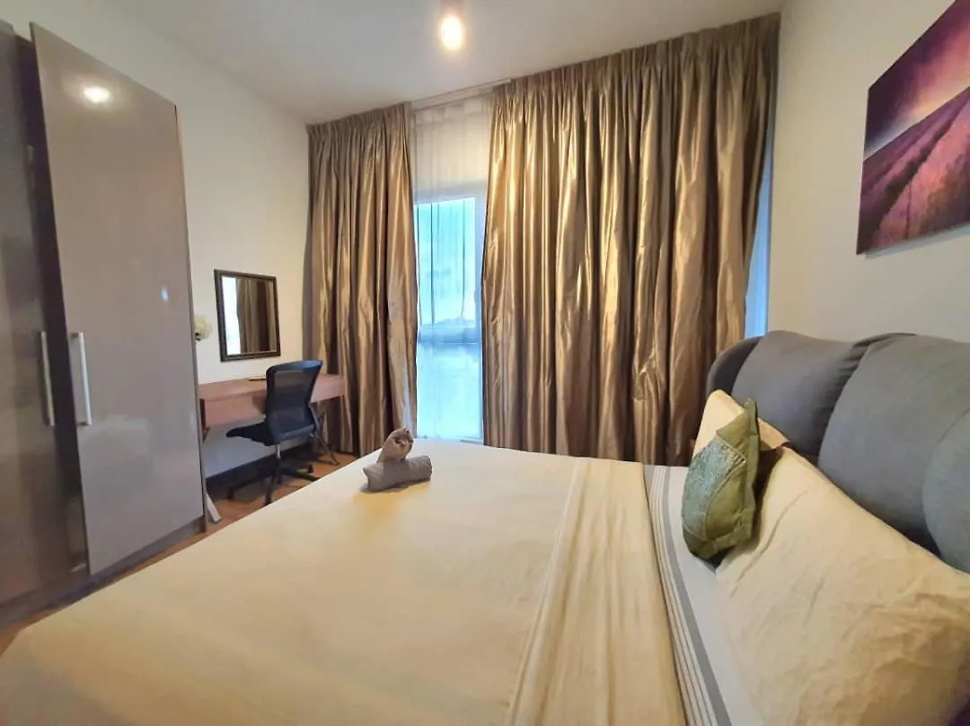 Regalia Suites With Infinity Pool Kl - By Staycation Homes Kuala Lumpur Homestay