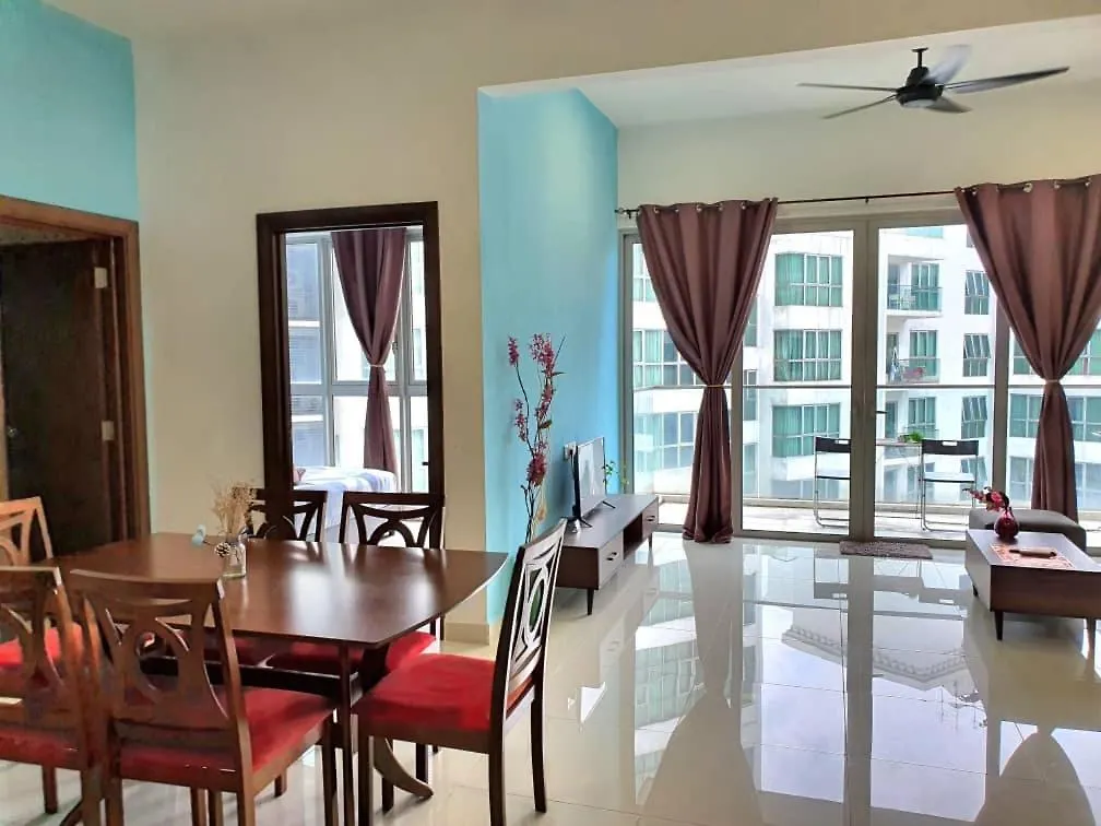 Regalia Suites With Infinity Pool Kl - By Staycation Homes Kuala Lumpur Homestay