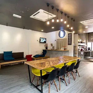 Revopackers Hostal